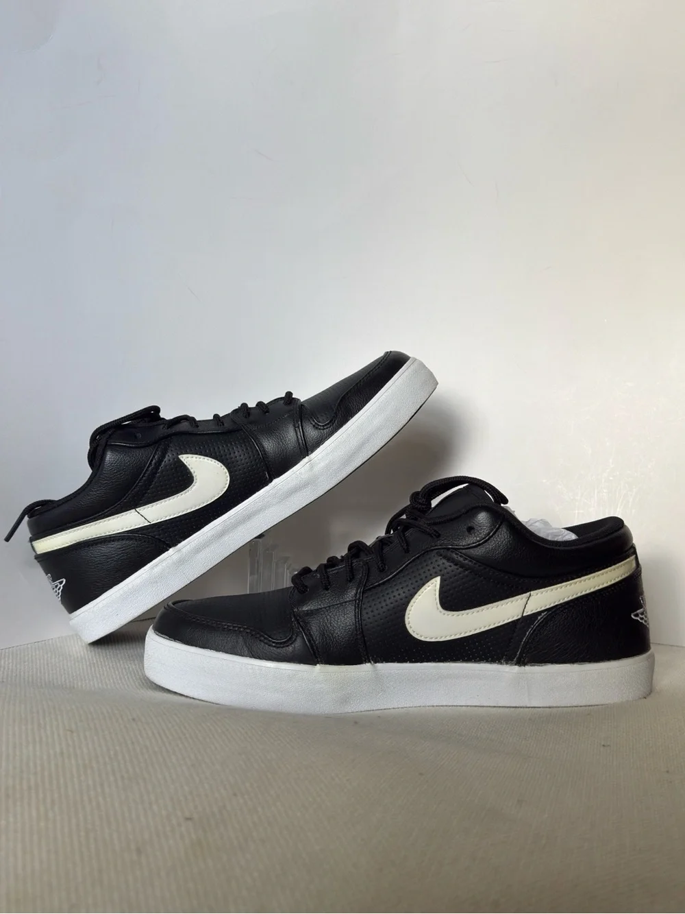 Air Jordan 1 V.2 Low Leather Black White Sneaker Men's Size 10.5 584794-010